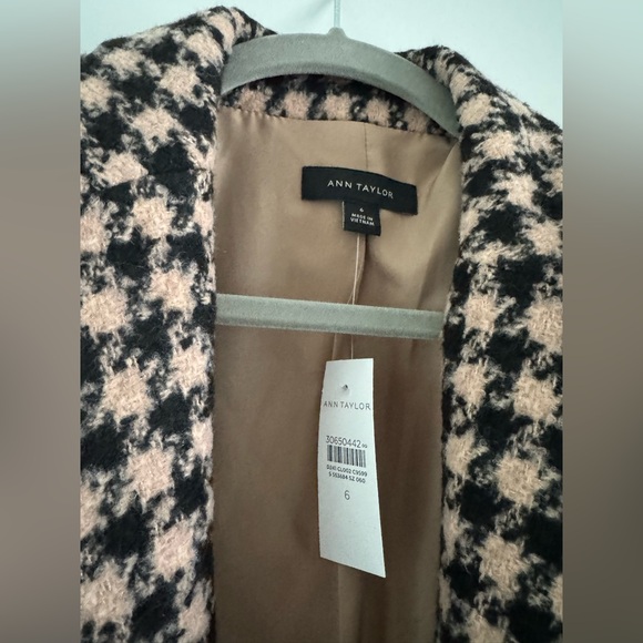Ann Taylor tweed blazer Size 6 / NWT